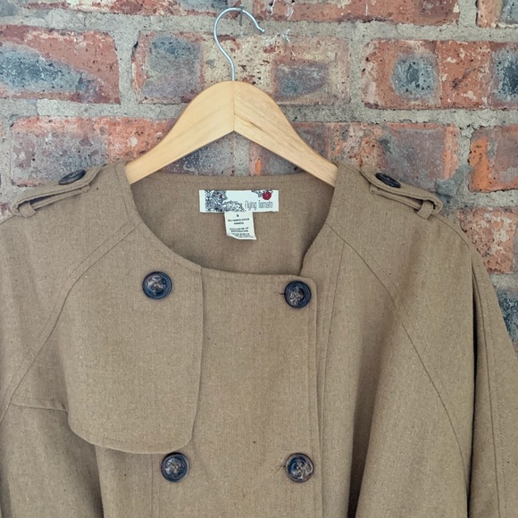 Women's cape outerwear - Picture 6 of 6